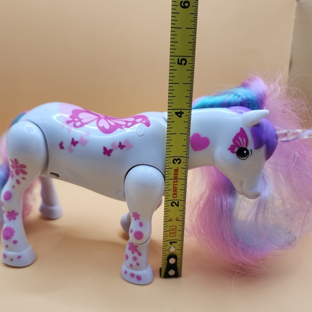 Little Live Pets Shimmer Dancing Unicorn Interactive Lights & Sounds - Picture 7 of 7
